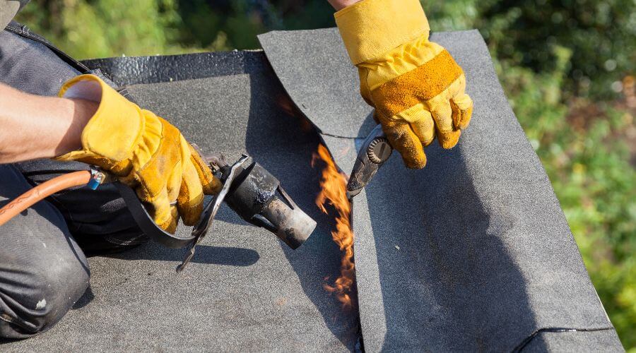 Professional gutter cleaning in Logsden, OR